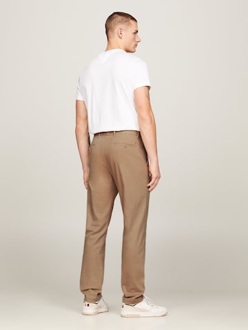 smėlio TOMMY HILFIGER Standartinis „Chino“ stiliaus kelnės 'CHELSEA ESSENTIAL'