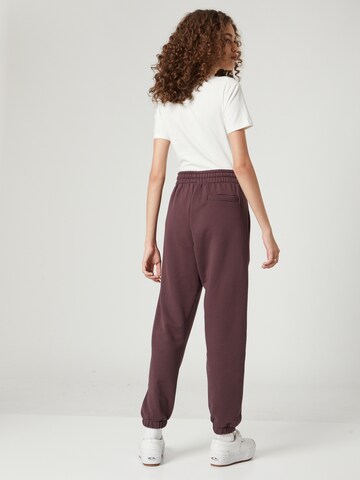 A LOT LESS Tapered Trousers 'Ida' in Brown