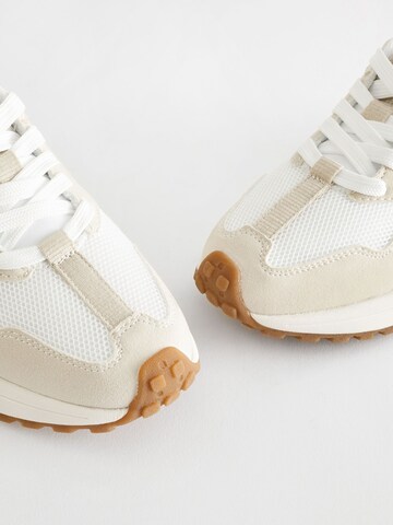 Baskets Next en blanc