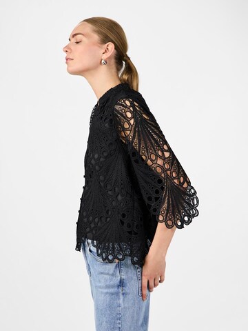 YAS - Vestidos camiseiros 'YASMOLLY' em preto