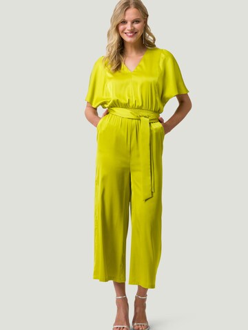 Tuta jumpsuit di zero in verde: frontale