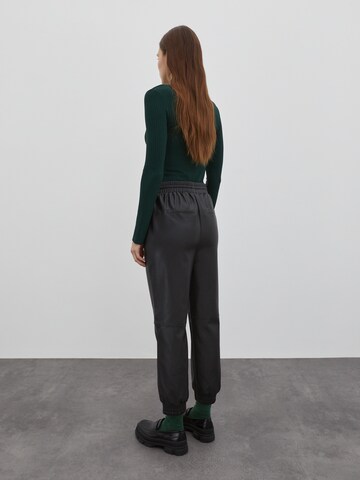 EDITED - Tapered Pantalón 'Madison' en negro