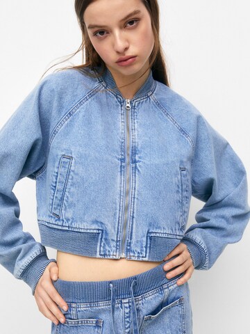 Geacă de primăvară-toamnă de la Pull&Bear pe albastru