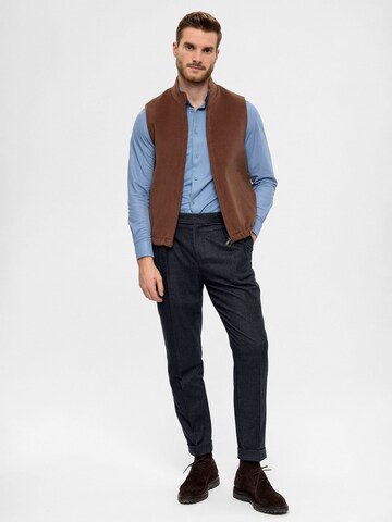 Antioch Vest in Brown