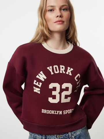Sweat-shirt Trendyol en rouge : devant