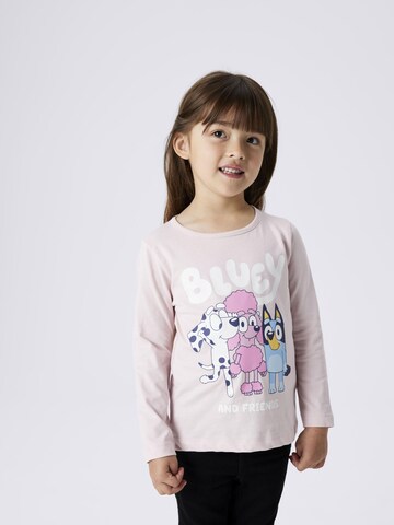 TWO SOON Top in Roze: voorkant