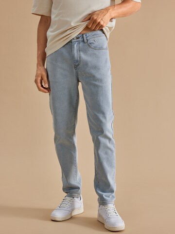 DAN FOX APPAREL Regular Jeans 'Rico' in Blauw: voorkant