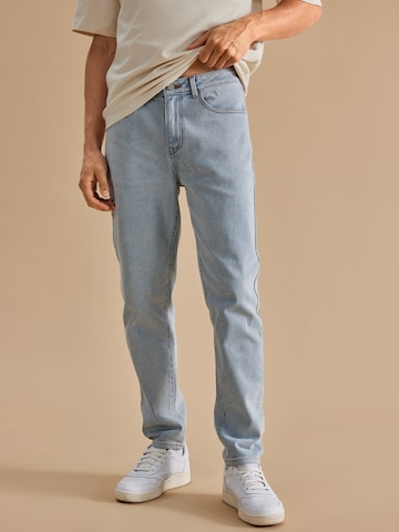 DAN FOX APPAREL Regular Jeans 'Rico' in Blauw: voorkant