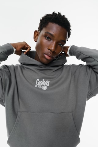 Pull&Bear Sweatshirt 'MINERALS' in Grau