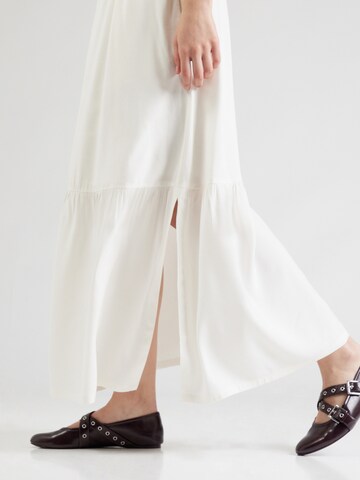 Jupe & Other Stories en blanc