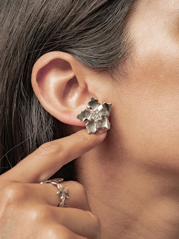 Orecchini 'Sunburst Flower Stud' di Hey Happiness in argento: frontale