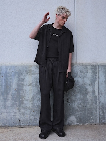 Bershka Comfort fit Button Up Shirt in Black