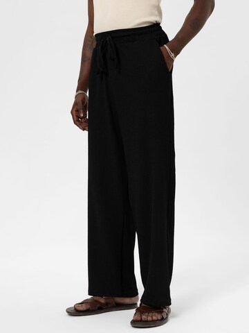 Loosefit Pantaloni 'Golden Alexander' di VAMOS CLO in nero
