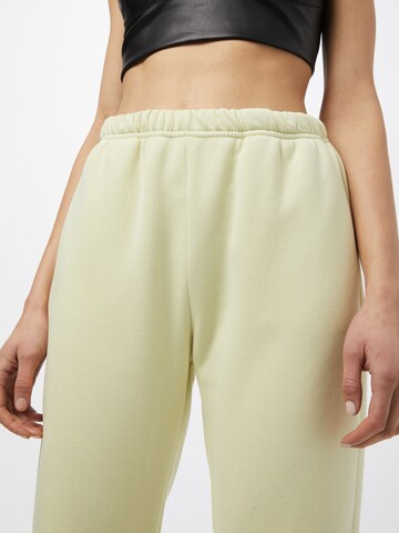 Effilé Pantalon Gina Tricot en vert