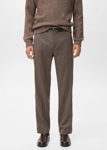 MANGO MAN Regular Pleat-Front Pants 'Savoir' in Brown: front