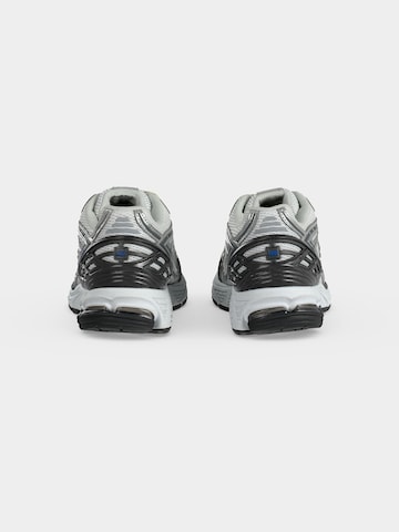 new balance - Sapatilhas baixas em cinzento