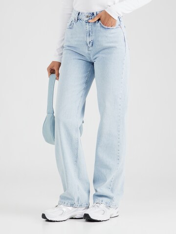 Trendyol Flared Jeans in Blue: front
