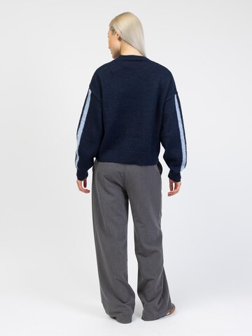 BROKE + SCHÖN Sweater in Blue