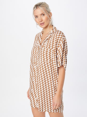 Robe-chemise 'Fresia' Motel en marron : devant