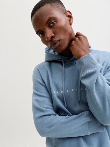 Sweat-shirt 'JJESTAR' JACK & JONES en bleu