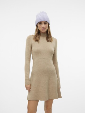 Robes en maille 'VMGold' VERO MODA en marron : devant