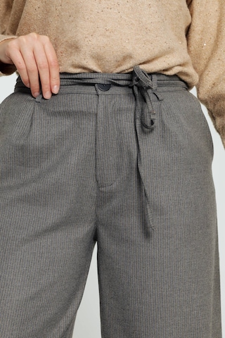 Cassis Loose fit Pleat-Front Pants in Grey