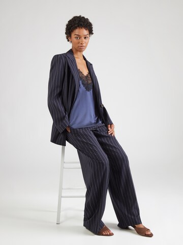 Top di IRO in blu
