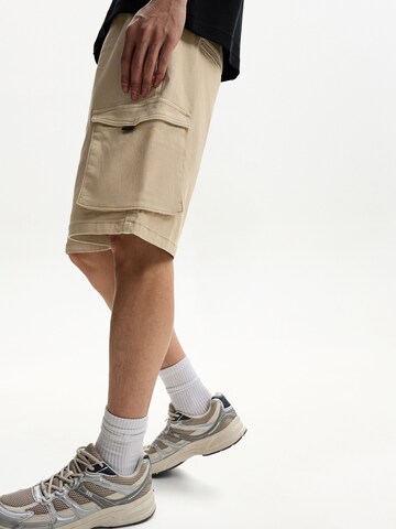 Bershka Loose fit Cargo trousers in Yellow