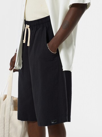 Loosefit Pantaloni 'Harker Heights' di VAMOS CLO in nero