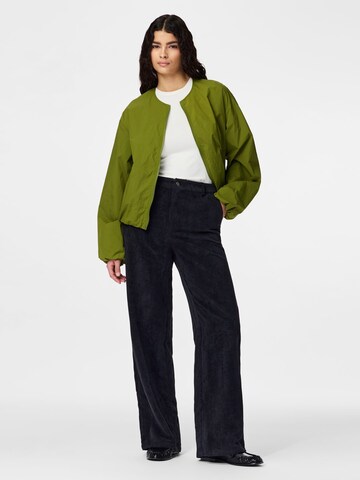 Veste mi-saison 'PCMilly' PIECES en vert