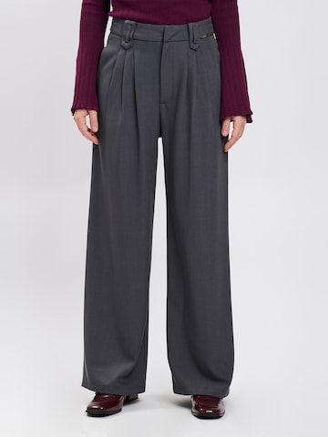 Loosefit Pantalon à pince Influencer en noir : devant
