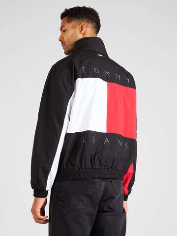 Tommy Jeans Prehodna jakna 'ARCHIVE FLAG' | črna barva