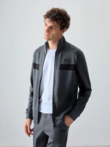 Completo per l'allenamento di Tommy Life in grigio