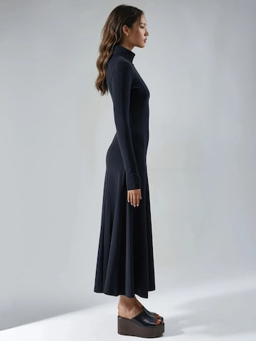 Busem Dress in Black