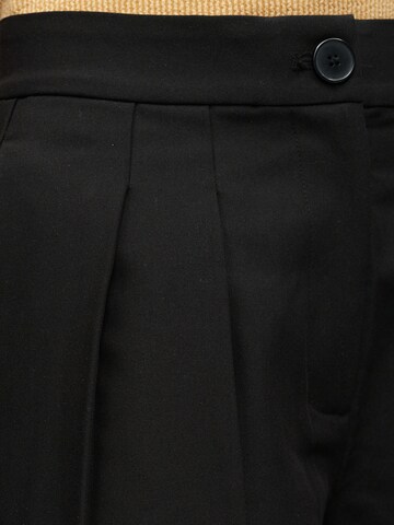 PIECES - regular Pantalón plisado 'PCBosella' en negro