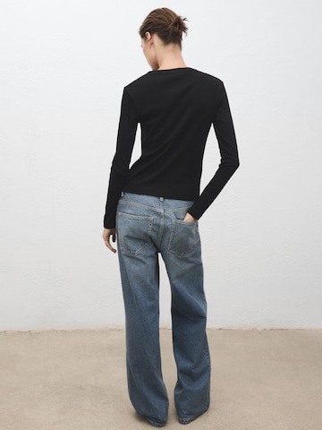 Tricou 'ENI' de la MANGO pe negru