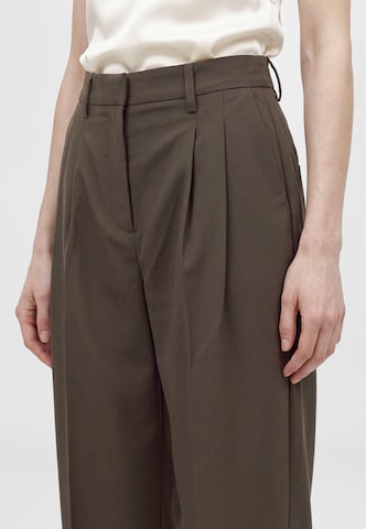 Vero Moda Tall Wide leg Pleat-front trousers 'VMNILA' in Brown: front