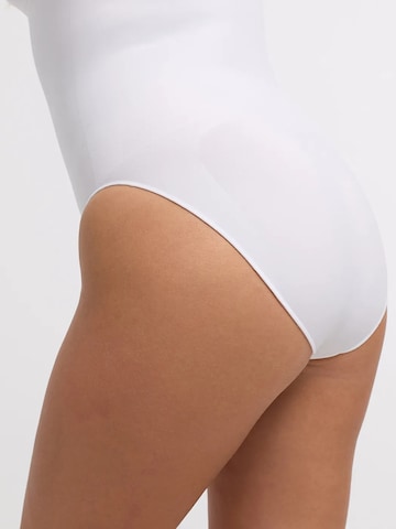 Body modellante 'Cami Sculpting Bodysuit with Slip' di cfab in bianco