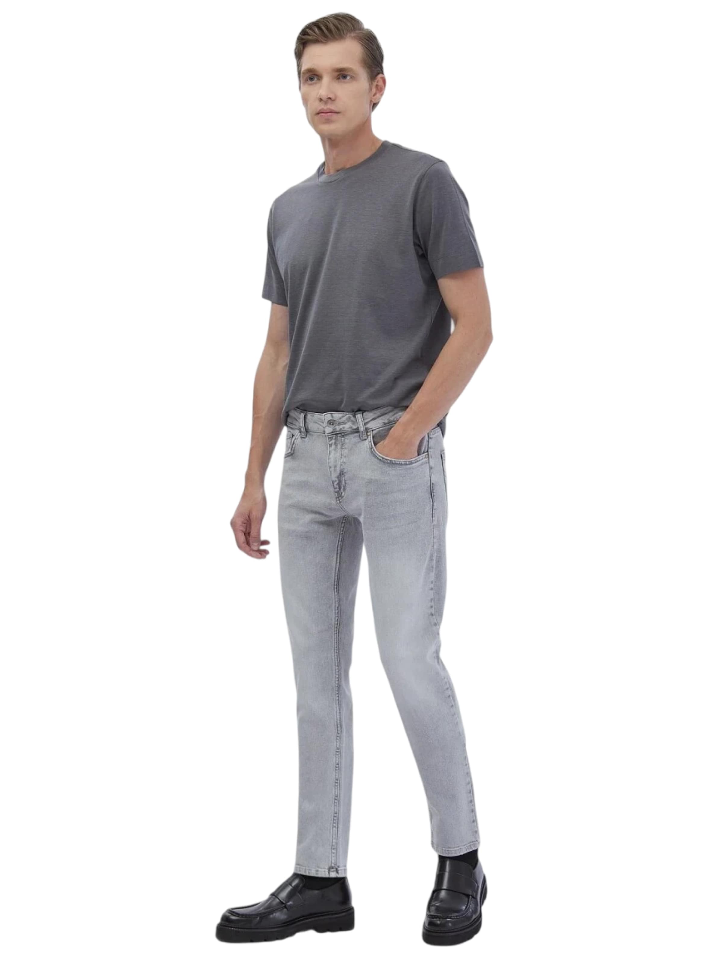 Ramsey Regular Jeans in Grey