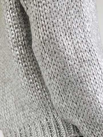 Rich & Royal Пуловер в сиво