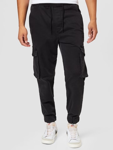 ABOUT YOU Tapered Cargobroek 'Jake' in Zwart: voorkant