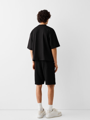 Bershka Loosefit Shorts in Schwarz