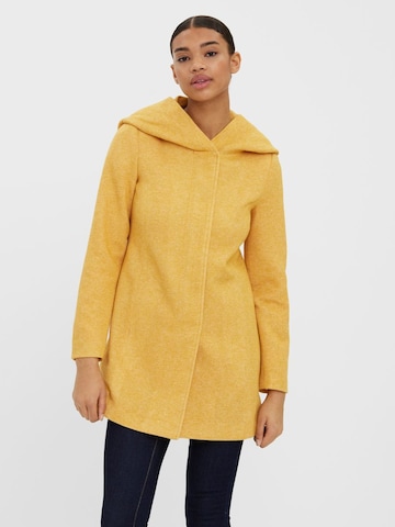 VERO MODA Between-Seasons Coat 'Dona' in Yellow: front