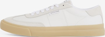 Baskets basses TOMMY HILFIGER en blanc : devant
