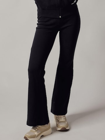 Flared Leggings 'Panta Jazz in Interlock' di OWN Off With Nature in nero: frontale