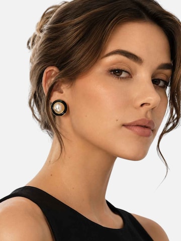 RteRme Náušnice 'Kason Black Enamel Earrings' – černá: přední strana