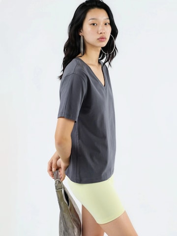 Busem T-Shirt in Grau