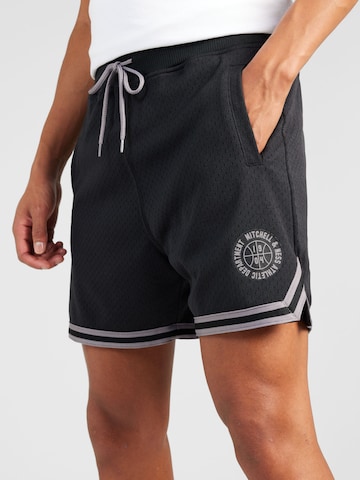 Mitchell & Ness - regular Pantalón deportivo 'GAME DAY 2.0' en negro