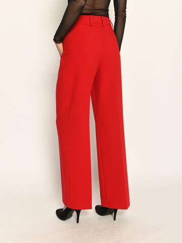 White Label by RoFa Regular Bundfaltenhose in Rot