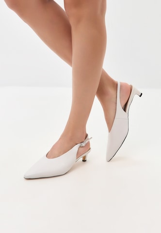 CESARE GASPARI Slingback pumps in White